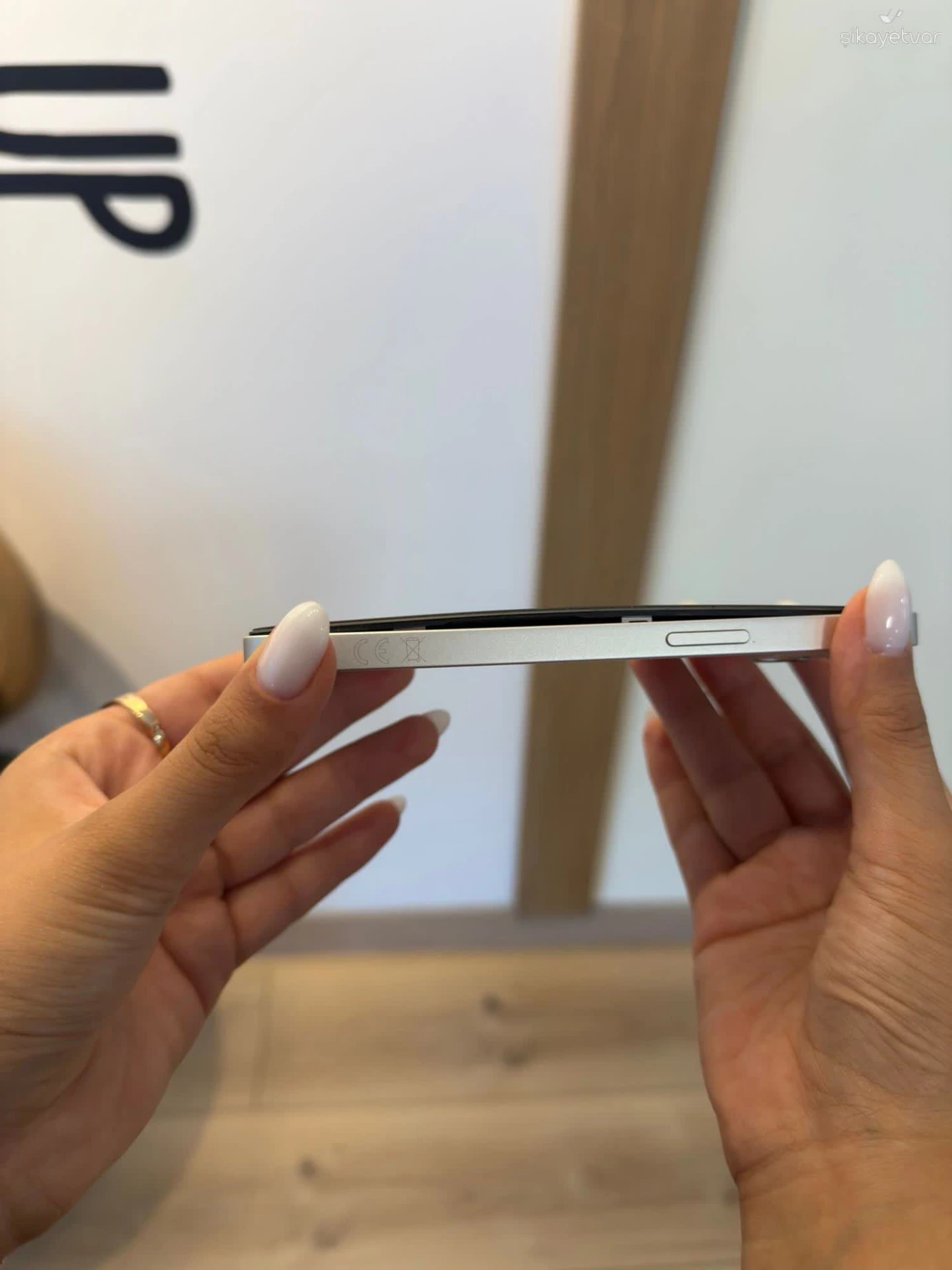 İphone 13 Batarya Şişmesi Nedeniyle Ekran Zarar Gördü, Güvenlik Riski Oluştu - Şikayetvar İphone 13 Batarya Şişmesi Nedeniyle Ekran Zarar Gördü, Güvenlik Riski Oluştu - Şikayetvar