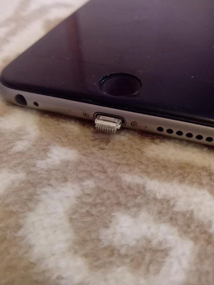 iPhone Şarj Ucu İçinde Kaldı Ne Yapmalıyım? | Vip İletişim Trabzon iPhone Şarj Ucu İçinde Kaldı Ne Yapmalıyım? | Vip İletişim Trabzon